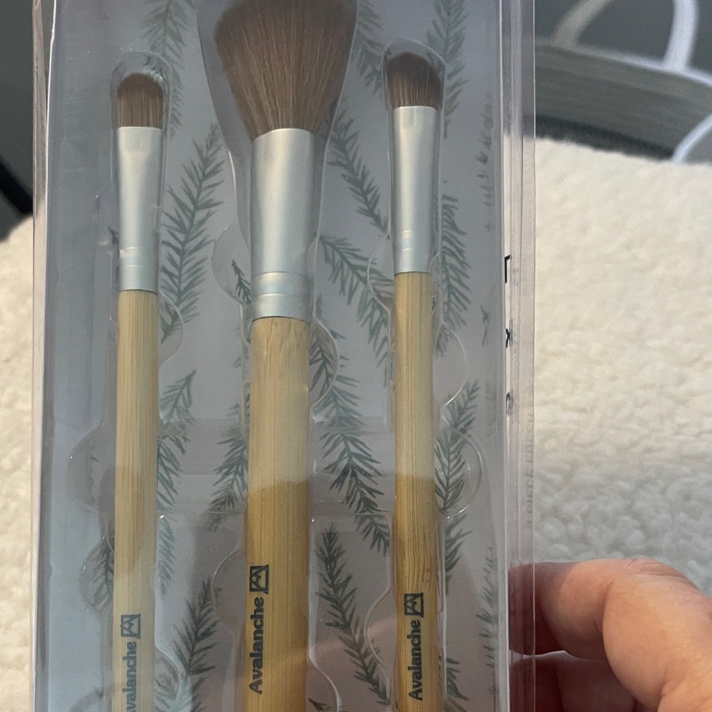 Avalanche Bamboo Makeup Brush Collection products bundle: stocking stuffers - Picture 5 of 12
